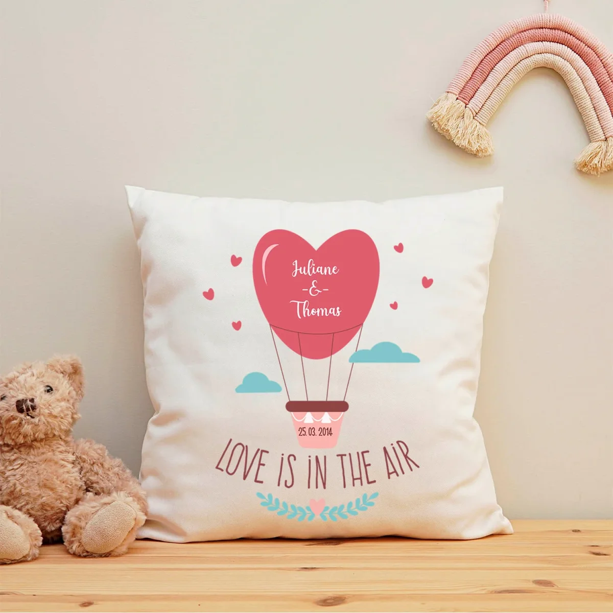 Bedrucktes Kissen mit Motiv Love is in the air – Bild 6